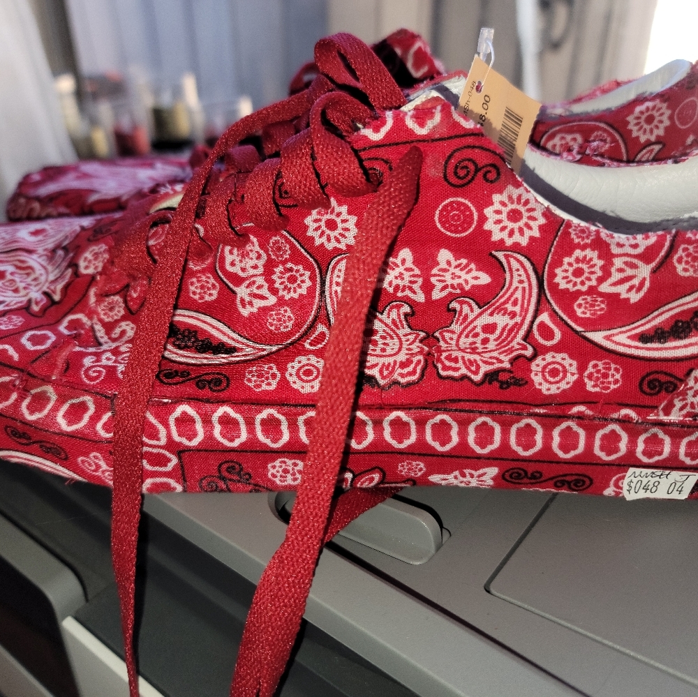 Wasteland Custom Red Bandana Van's Shoes size 10 1/2 Mens